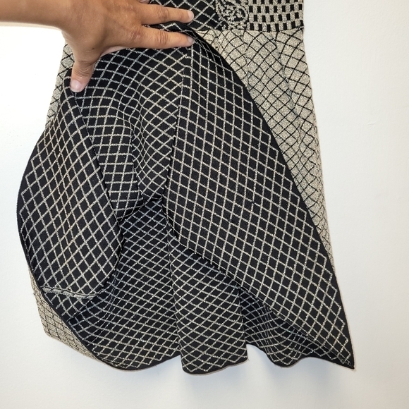 Parker Candice Black & Gold Metallic Knit Pleated Flared Dress Size P (S) - Picture 6 of 16